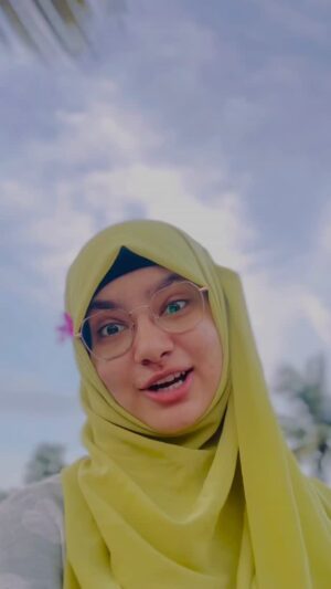 Rifat Anjum Ansari Instagram - Hazrat Ali ne Farmaya
Achche ke sath achcha raho magar …..
#rifat #viral #reel #explorepage #dost #poetry #motivation #viralvideo