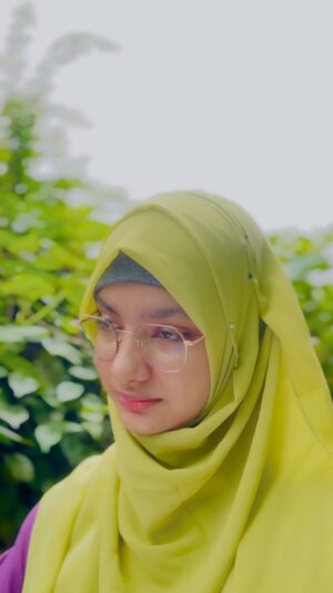 Rifat Anjum Ansari Instagram - Takleef ke ish Dunya me agr tum kisi ke kaam aa jao ……
Kindly share this reel to all of your friends
#rifat
#viral
#reel
#explorepage
#poetry
#1million
#viralvideo
#motivation