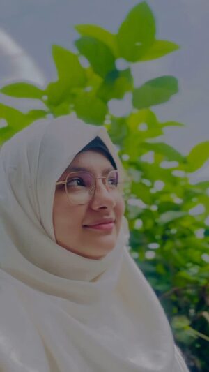 Rifat Anjum Ansari Instagram - Un sab ko MAAF krke aage badh jao …….🤍
. do share this reel to your friends as sadka-e-zariya
.
.
#rifat.officiall
#explorepage✨
#motivation
#1millionviews
#viral