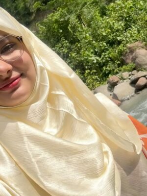 Rifat Anjum Ansari Instagram - “Smiling bright, with nature’s delight”
“Hijab and happiness, a perfect blend”
#Rifat #Post #Viral #NaturesBeauty #OutingWithFamily