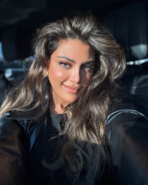 Riham Haggag Instagram - New look 🎀
Hair color - @mohamedgaberbeautysalon
🎀