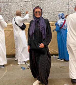 Riham Haggag Instagram - سافرت بلاد مختلفة و رحت و جيت و عملت عمرات كتير الحمد لله…بس أحلي و أنقي و و أجمل و أعظم من الحج مافيش،رحلة بتغذي الروح و تغسل القلب و تهذب النفس،ربنا يكتبها لكل حد نفسه يروح و يكتبهالي تاني و تالت و عاشر يا رب 🤲