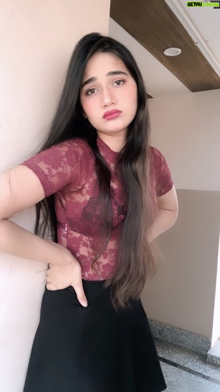 Riiya Sharma - 96.5K Likes - Sach me 😅