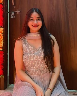 Riiya Sharma Instagram - #diwali2023🪔