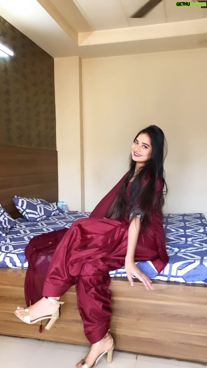 Riiya Sharma - 28.4K Likes - How’s this look ? 😅