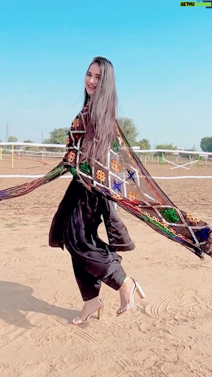 Riiya Sharma - 6.1K Likes - Whts your favourite color???mine is black😅
