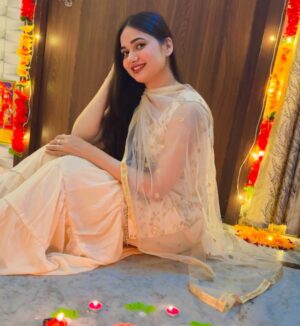Riiya Sharma Instagram - Channeling my inner 90s kid. #diwali2024✨❤️