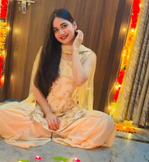 Riiya Sharma Instagram - Channeling my inner 90s kid. #diwali2024✨❤️