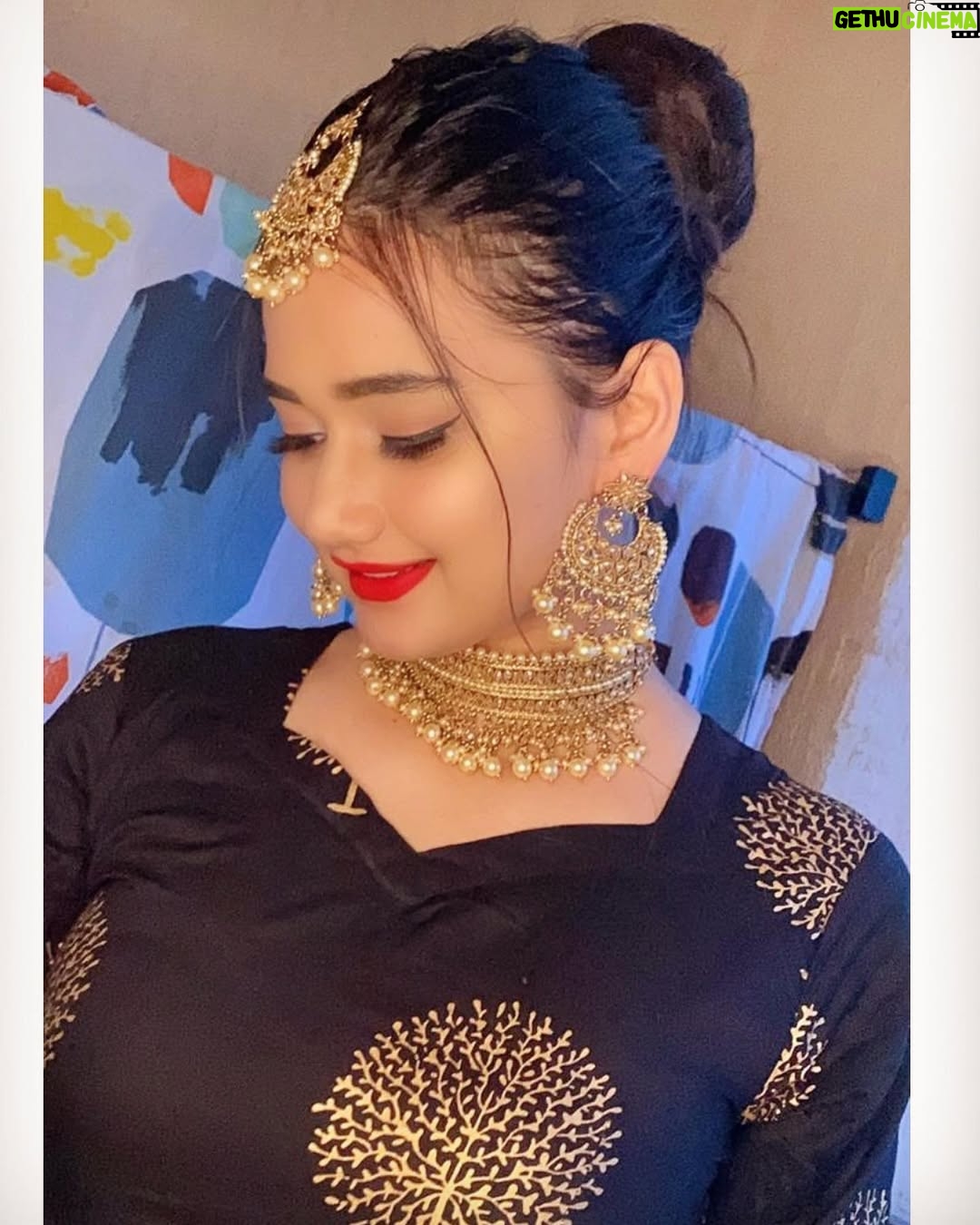 Riiya Sharma - 9K Likes - “It’s Ok to Be a Little Obsessed While Choosing jewellery.”🌹
Thankyou @satnam_jellwers 
Makeup @ladddy_million