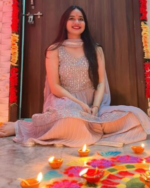 Riiya Sharma Instagram - #diwali2023🪔