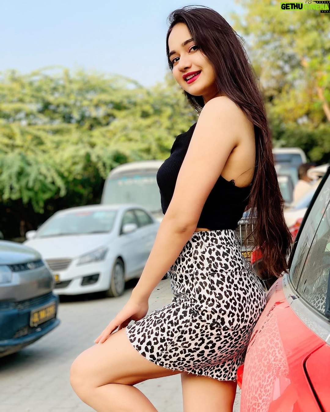 Riiya Sharma - 9.7K Likes - 🖤