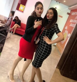 Riiya Sharma Instagram - “To the best friend I have ever known, here’s wishing you a joy-filled birthday with memories galore!” Someone whom you can be yourself with ,someone you can have pointless conversation with,someone who still likes you even Whn you are weird, someone who forgets to buy you a birthday gift thts y i came up with this💋
Happy birthday my best friend. You are precious.”❤️ i love you 💋💋💋