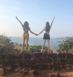 Riiya Sharma Instagram - “To the best friend I have ever known, here’s wishing you a joy-filled birthday with memories galore!” Someone whom you can be yourself with ,someone you can have pointless conversation with,someone who still likes you even Whn you are weird, someone who forgets to buy you a birthday gift thts y i came up with this💋
Happy birthday my best friend. You are precious.”❤️ i love you 💋💋💋