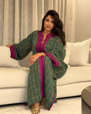 Rikia Magha Instagram - رمضان كريم بالصحة والسلامة وبطول عمركم
كيف داز نهاركم الاول 💕
Caftan by @couturebysika