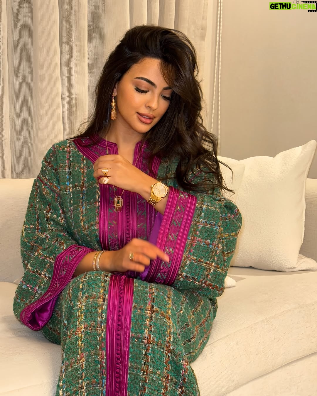 Rikia Magha - 16.3K Likes - رمضان كريم بالصحة والسلامة وبطول عمركم 
كيف داز نهاركم الاول 💕
Caftan by @couturebysika
