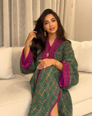 Rikia Magha Instagram - رمضان كريم بالصحة والسلامة وبطول عمركم
كيف داز نهاركم الاول 💕
Caftan by @couturebysika
