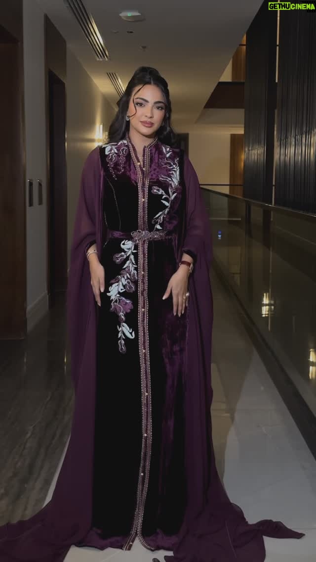 Rikia Magha - 7.5K Likes - محني القفطان الخوت محني الزين🥹
**** **** ****
قفطاني أكيد من الغالية
@sophiabenyahiaofficial 
#القفطان_المغربي #رقية_ماغى#القفطان_المغربي_الأصيل