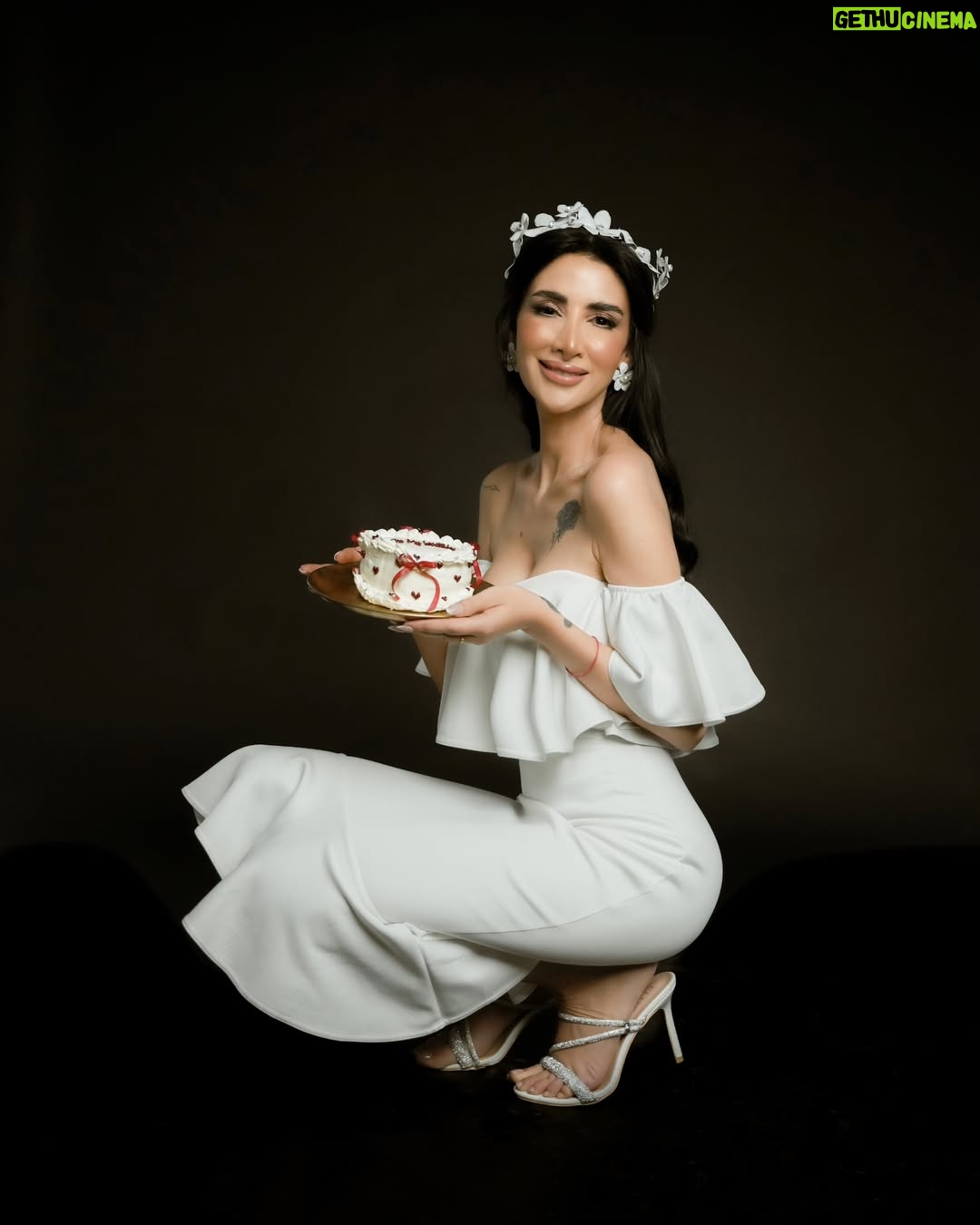 Rim El Benna - 3K Likes - Je célèbre mes 44 ans en paix ,alignée je reçois l'amour ,l'abondance et la clarté 
Une nouvelle version de moi 🌸🫶