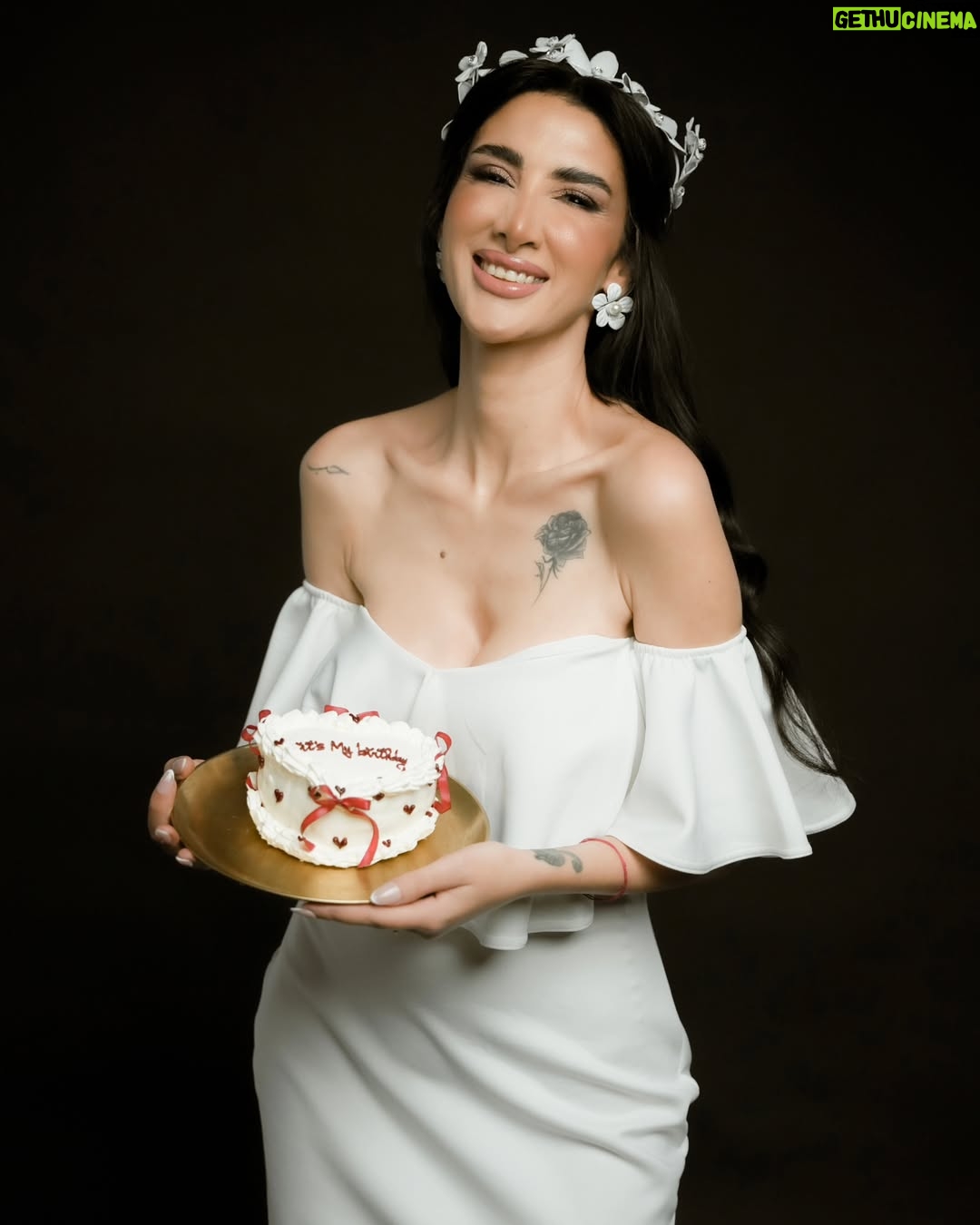 Rim El Benna - 3K Likes - Je célèbre mes 44 ans en paix ,alignée je reçois l'amour ,l'abondance et la clarté 
Une nouvelle version de moi 🌸🫶