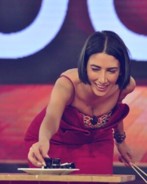 Rim El Benna Instagram - #dtep #tvshow #dress @samya_harem #makeup @malik_sdiri