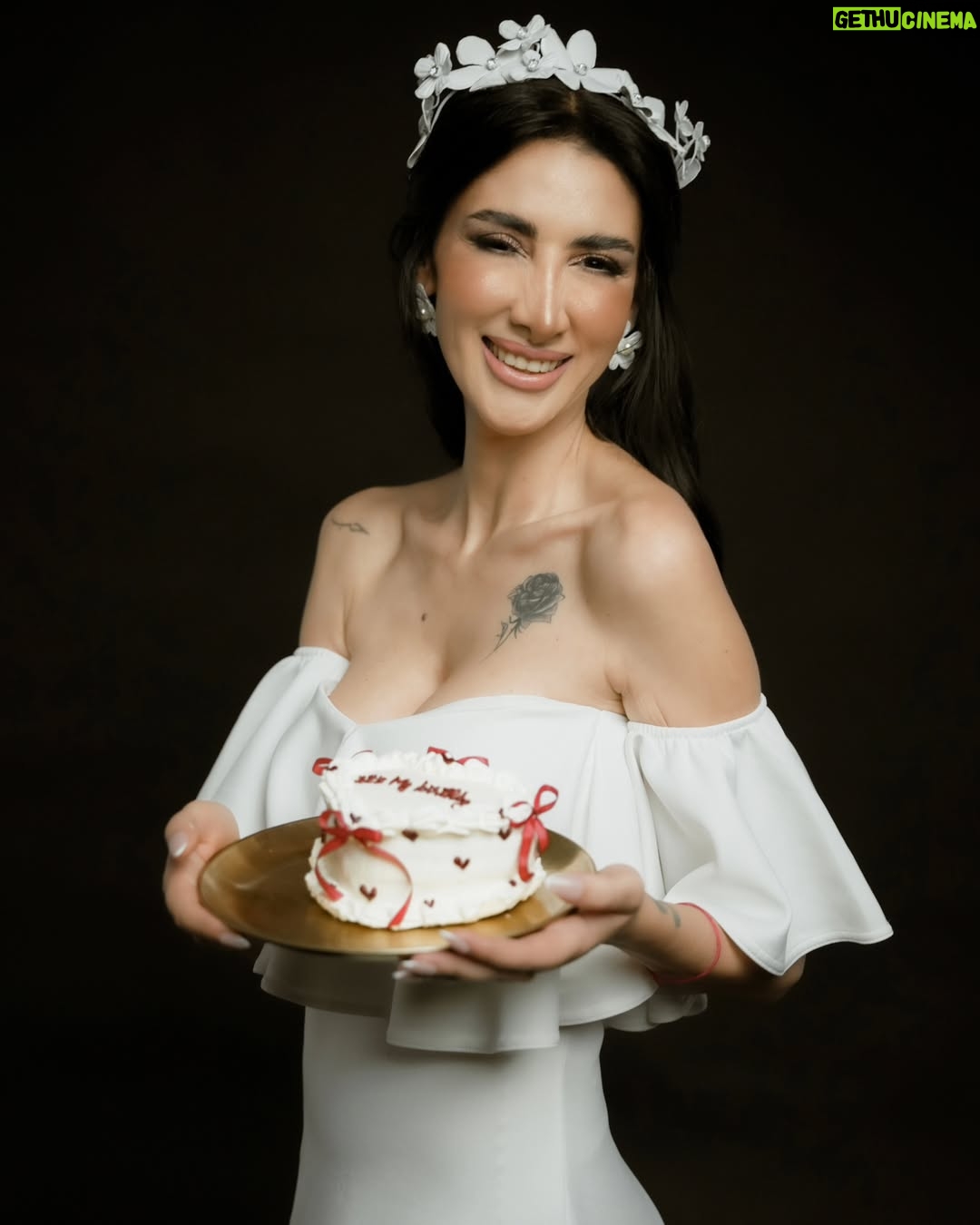 Rim El Benna - 3K Likes - Je célèbre mes 44 ans en paix ,alignée je reçois l'amour ,l'abondance et la clarté 
Une nouvelle version de moi 🌸🫶