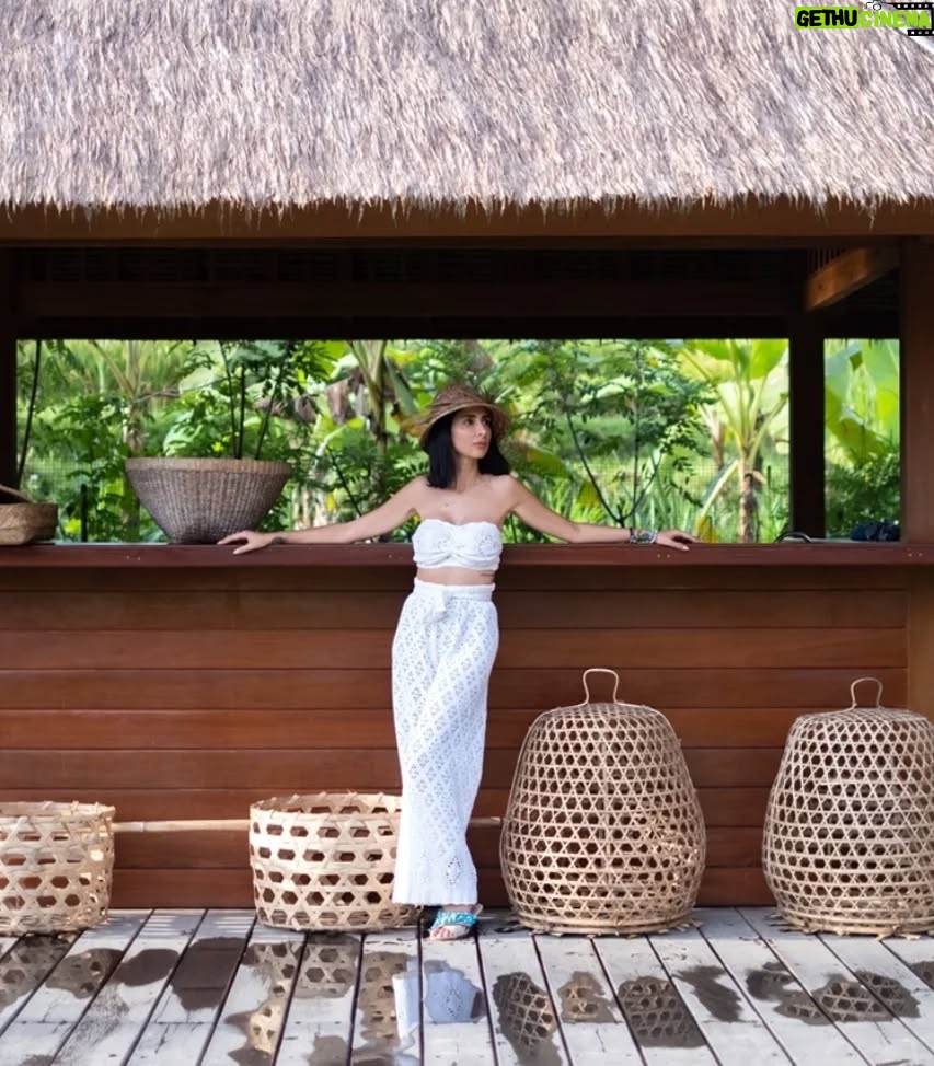 Rim El Benna - 3.6K Likes - #shoes @gaspeyladie #outfit @samya_harem
@kappasensesubud #ubud #bali #indonesia