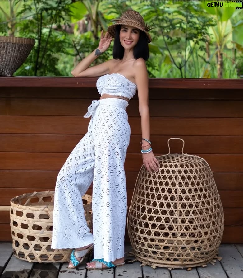 Rim El Benna - 3.6K Likes - #shoes @gaspeyladie #outfit @samya_harem
@kappasensesubud #ubud #bali #indonesia