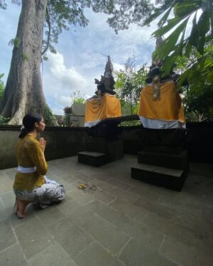 Rim El Benna Instagram - Awakening is not changing who you are, but discarding who you are not." – Deepak Chopra
#ubud#bali #indonesia #peace #love