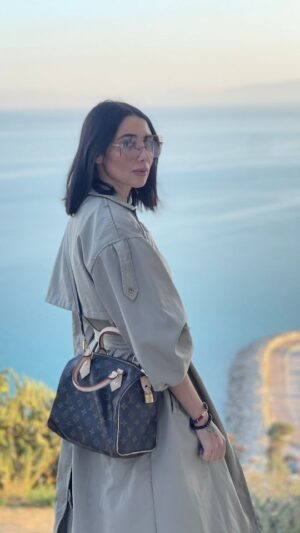 Rim El Benna Instagram - A day in sidi bousaid 💙
Glasses : @dior
Bag : @louisvuitton