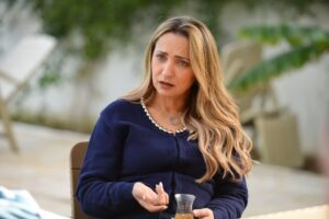 Rim Riahi Instagram - الحلقة السادسة من #الفتنة على الحوار التونسي
@najlabenabdallah.official
@nejibbelkadhi
@dali_benjemaa
@saoussenjemni
@sarra__cherif
@yassminbouabide
@photographe_dali.joke
@sameh.bennessibzouhir