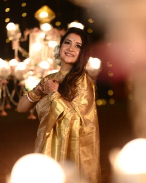 Rimpa Roy Instagram - | | MY WEDDING DIARY | |
: Reception Day :
#wedding2024 #receptionlook #Rimpaswedding
#bengaliwedding #BengaliBride #kanjivaramsaree