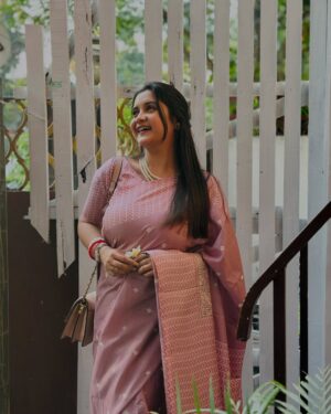 Rimpa Roy Instagram - 🌼🌼🌼🌼🌼
#sochsaree #pinksaree #rimparoy
