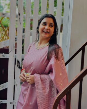 Rimpa Roy Instagram - 🌼🌼🌼🌼🌼
#sochsaree #pinksaree #rimparoy