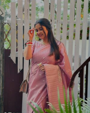 Rimpa Roy Instagram - 🌼🌼🌼🌼🌼
#sochsaree #pinksaree #rimparoy