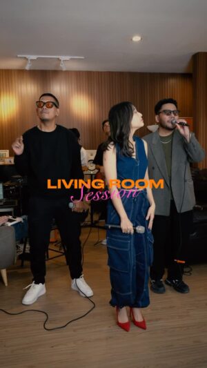 Rinni Wulandari Instagram - āLiving Room Sessionā episode 48 / Dia Penggantimu by @saeofficial___
.
#LivingRoomSession #LivingRoomSessionRinni