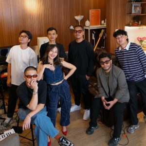 Rinni Wulandari Instagram - Living Room Session with @indahkus_ & @saeofficial___ 💕