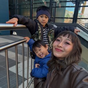 Rinni Wulandari Instagram - Liburan ber 11. lumayan dadakan ini tapi klo ga dadakan ga jadi-jadi 😜 terakhir liburan bareng gini tahun 2020, belum ada Clef! jadi kita foto bareng lagi (slide 11) biar sekalian ganti profil pic whatsapp 🤣 eh! gataunya tanpa diatur posisi fotonya sama persis! (slide terakhir) cuma ditambahin Clef aja yang lagi tidur. bisa gitu ya?!
ok, yaudah gitu aja ceritanya. byeeee 👋🏻