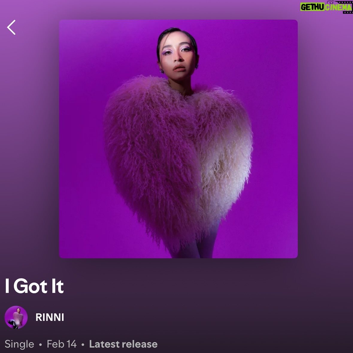 Rinni Wulandari - 1.6K Likes - si anak bungsu ini yang sekarang udah jadi seorang istri dan ibu dari 2 anak laki laki yang sangat lucu itu 18 tahun yang lalu menang @indonesianidolid saat usianya masih 17 tahun. musik udah jadi passionnya sejak usia 3 tahun. lewat musik ia bertumbuh, menemukan dirinya, jatuh dan bangkit lagi.
‍‍‍
18 tahun bukan waktu yang sebentar. penuh cerita, perjuangan, air mata, tawa, dan cinta. semua yang kujalani hari ini nggak lepas dari dukungan orang-orang yang percaya sama aku sejak hari pertama.
‍‍‍
terima kasih untuk kalian yang masih di sini, tumbuh bersama, menyaksikan perjalananku dari panggung ke panggung, dari satu fase hidup ke fase berikutnya.
‍‍‍
aku masih di sini. masih jatuh cinta sama musik. dan akan terus berkarya, selama Allah izinkan.
‍‍‍
with love,
Rinni