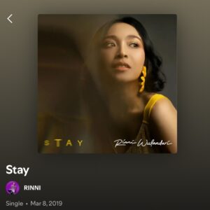 Rinni Wulandari Instagram - si anak bungsu ini yang sekarang udah jadi seorang istri dan ibu dari 2 anak laki laki yang sangat lucu itu 18 tahun yang lalu menang @indonesianidolid saat usianya masih 17 tahun. musik udah jadi passionnya sejak usia 3 tahun. lewat musik ia bertumbuh, menemukan dirinya, jatuh dan bangkit lagi.
18 tahun bukan waktu yang sebentar. penuh cerita, perjuangan, air mata, tawa, dan cinta. semua yang kujalani hari ini nggak lepas dari dukungan orang-orang yang percaya sama aku sejak hari pertama.
terima kasih untuk kalian yang masih di sini, tumbuh bersama, menyaksikan perjalananku dari panggung ke panggung, dari satu fase hidup ke fase berikutnya.
aku masih di sini. masih jatuh cinta sama musik. dan akan terus berkarya, selama Allah izinkan.
with love,
Rinni