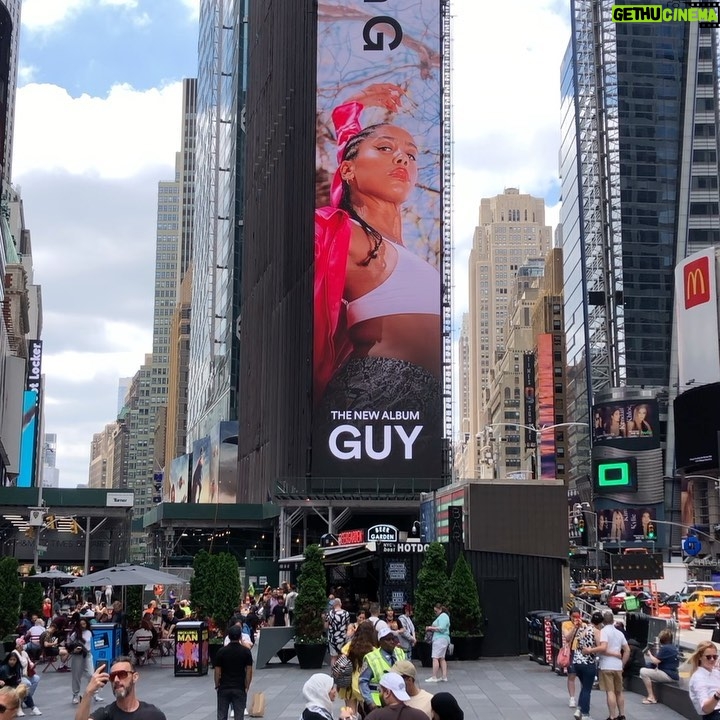 Rinni Wulandari - 6.3K Likes - Lagi ditengah-tengah promo #switch dapet kiriman ini! 
.
Switch made it to Times Square, New York! 🥹💚
Thank you so much @spotifyid for all the love and support 💚
Let the summer vibes begin with switch 🌞🌸🌴🏝️🏖️👙