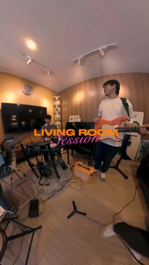 Rinni Wulandari Instagram - āLiving Room Sessionā episode 43 / Everyday in Love by @saeofficial___ š
.
#LivingRoomSession #LivingRoomSessionRinni