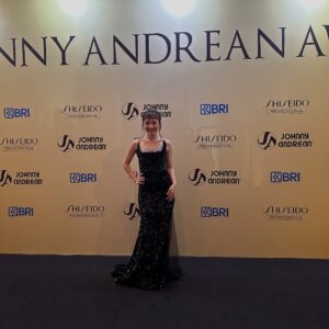 Rinni Wulandari Instagram - @johnnyandreansalon awards 💕✨