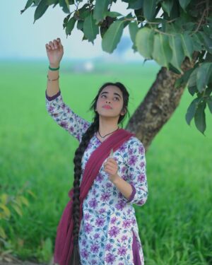 Ritakshi Gupta Instagram - Saade te hunda laagu ae, Kudrat da koi Jaadu ae👼🏻🦚
#ritakshigupta