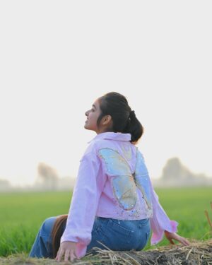 Ritakshi Gupta Instagram - Khushiyaan beej, Haase ughan ge👼🏻💫
(Moon Butterfly Jacket designed by- my Mom and me)
#ritakshigupta