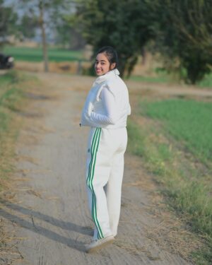 Ritakshi Gupta Instagram - Koi Hass ke bulave ohde ho jaida🕊️💚
#ritakshigupta