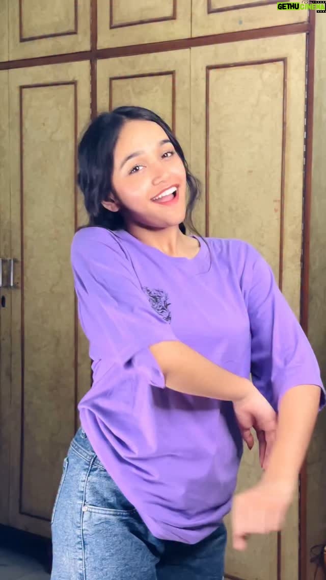 Ritika Chauhan - 18.1K Likes - 😂♥️👀