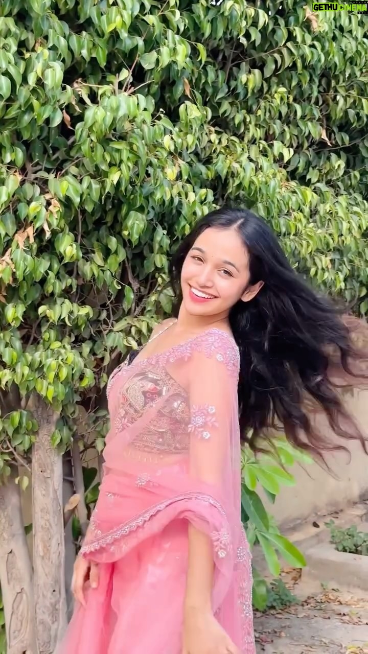 Ritika Chauhan - 64K Likes - Milne laage dil ♥️🧿🥹 . 
. 
. 
.
#ritzzchauhan #reelitfeelit #reelinstagram