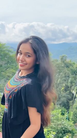 Ritika Chauhan Instagram - 🫣♥️