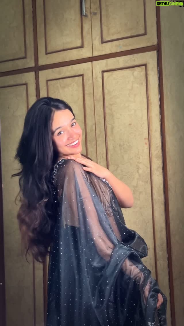Ritika Chauhan - 33.1K Likes - Pee loon 🥹🧿
