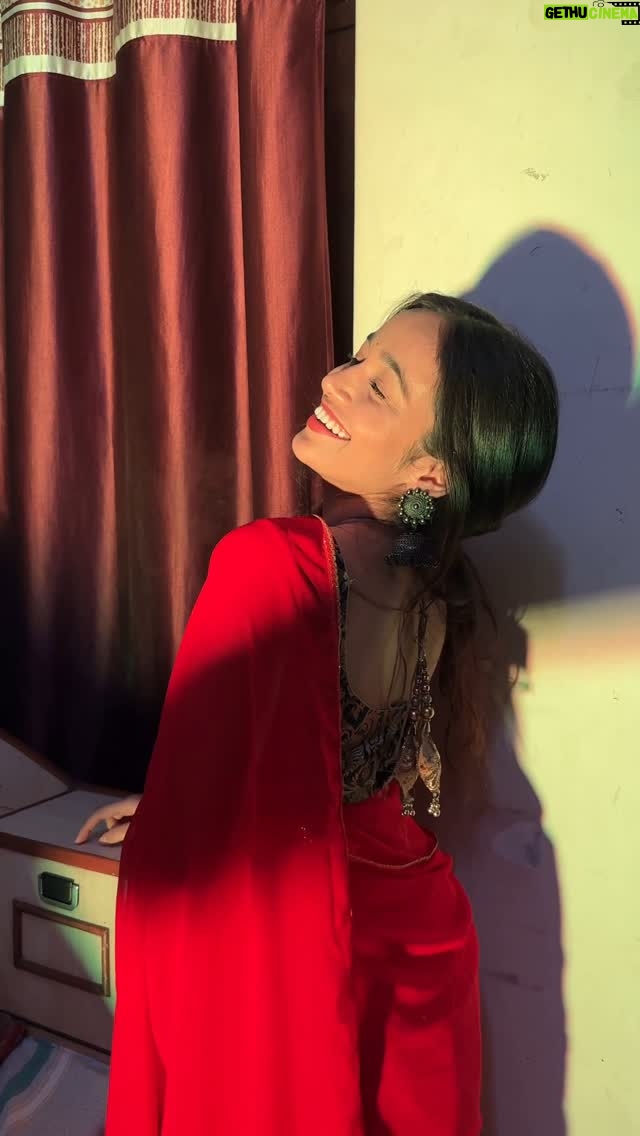 Ritika Chauhan - 45.9K Likes - Aaja tu shamne 🤭